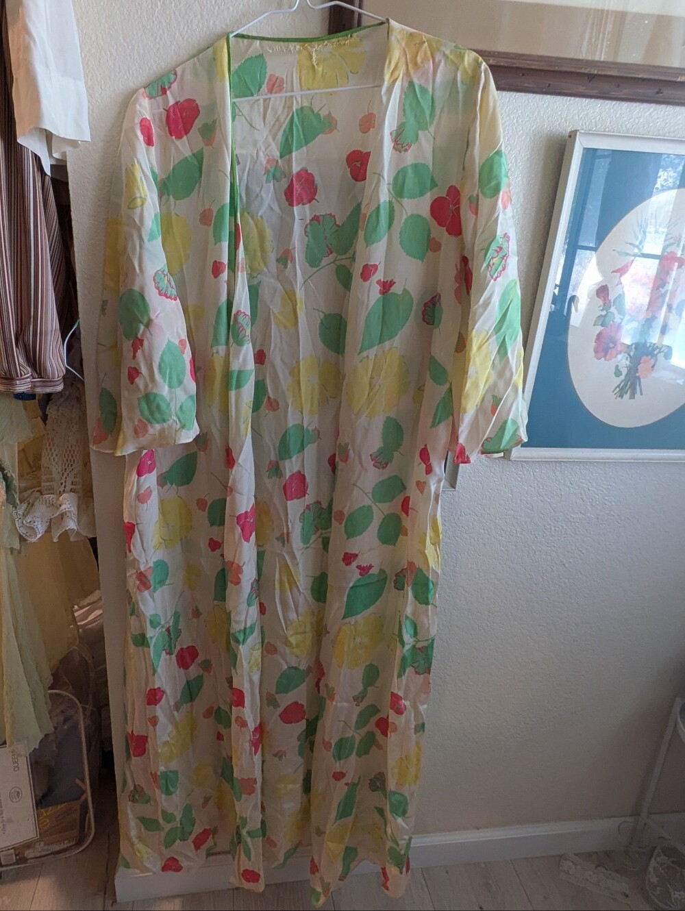 1930's Delicate Silk Robe - Picture 2 of 9